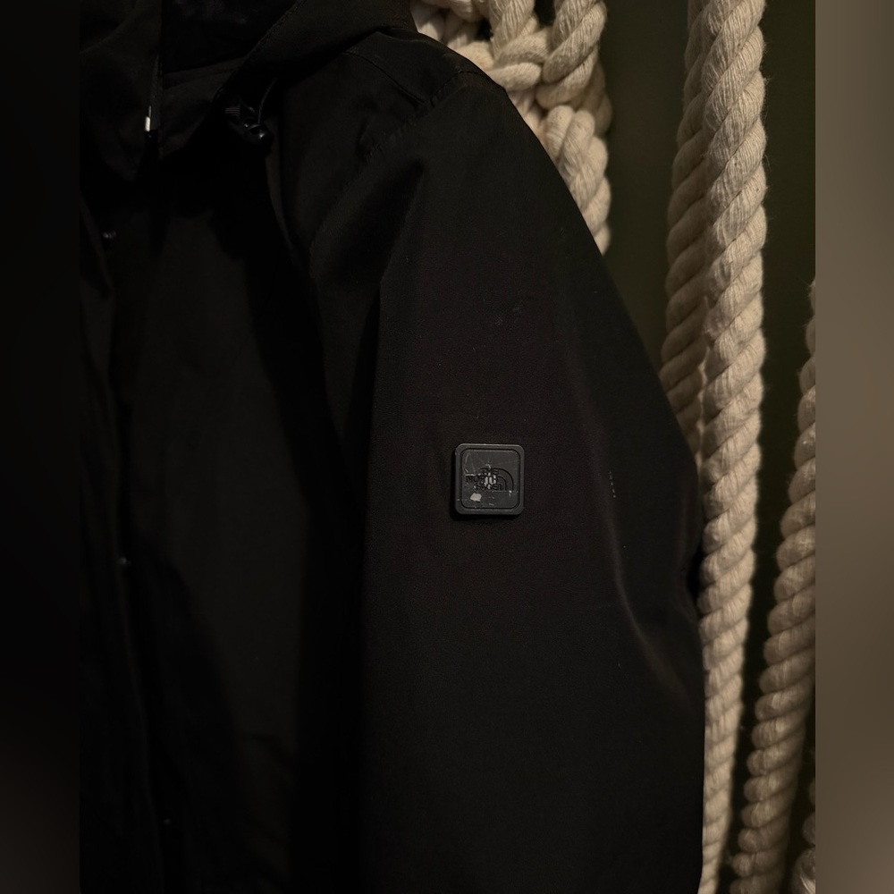 North Face Coat - size M - parka length shell with detachable puffer lining - Picture 6 of 7